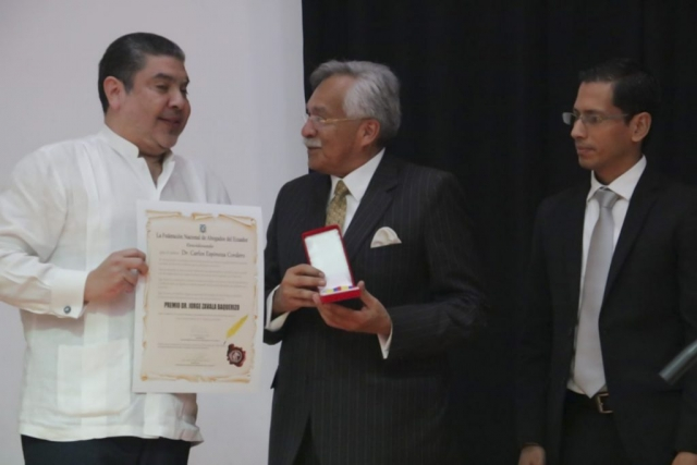Nuestro Fundador 41 Premio Dr. Jorge Zavala Baqueizo
